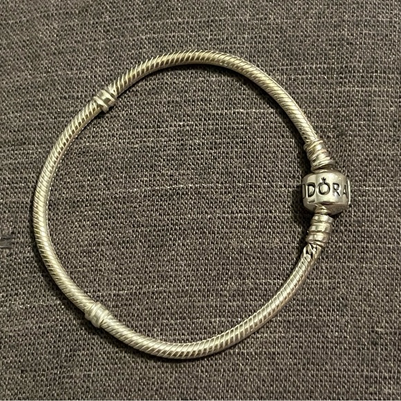 Pandora child’s bracelet. - Picture 2 of 3